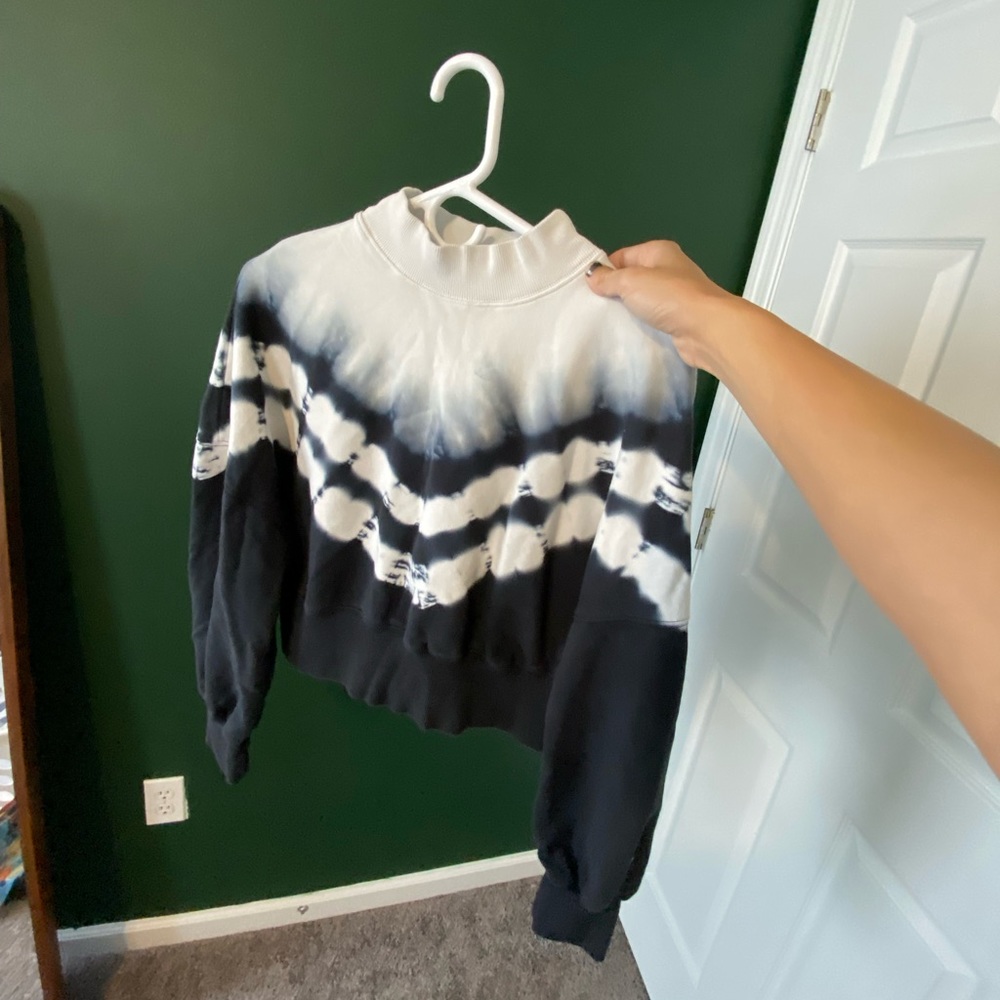 Fabletics x Liza Koshy cropped mock neck sweatshirt